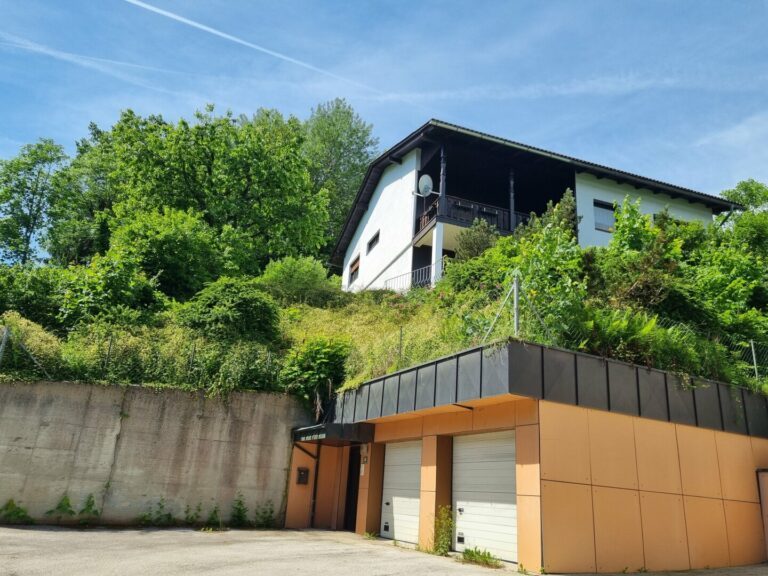 Eigenwilliges, geräumiges Wohnhaus mit kleinem Garten in Moosburg/Kärnten € 299.000,00 ! Thumbnail